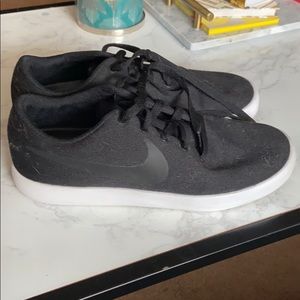 Nike canvas shoes